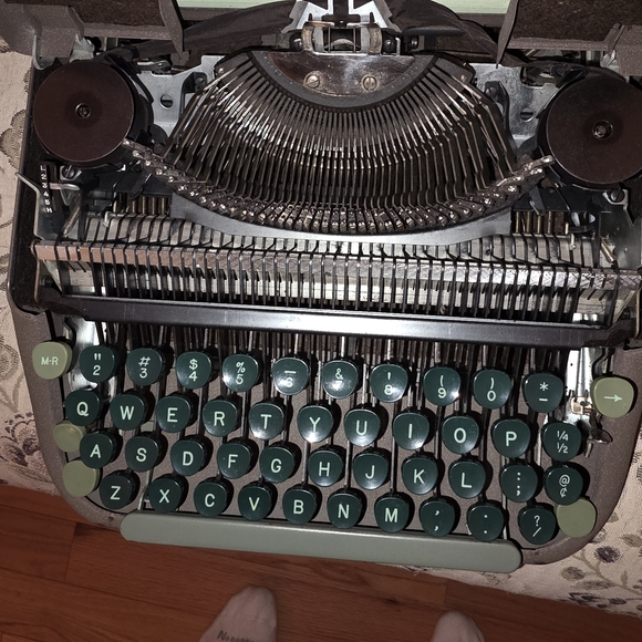 Brown Typewriter - Picture 2 of 5